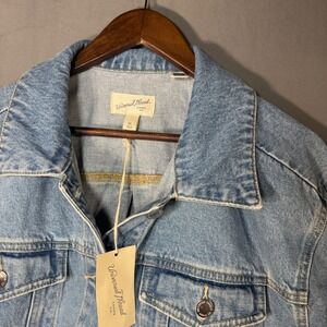 NWT Universal Thread Womens Denim Jacket Light Wash Classic Fit Trucker XXL